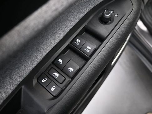 Used 2022 Jeep Compass Latitude w/ Sun and Sound Group AWD/4WD image 13