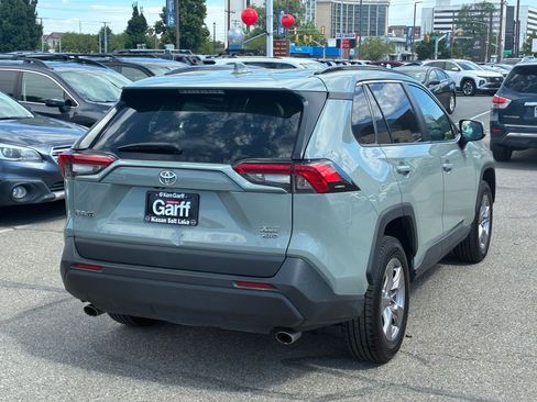 Used 2022 Toyota RAV4 XLE w/ Convenience Package AWD/4WD image 3