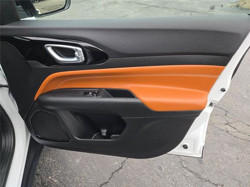 Certified 2024 Jeep Compass Limited image 6