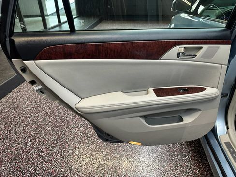 Used 2011 Toyota Avalon FWD image 21