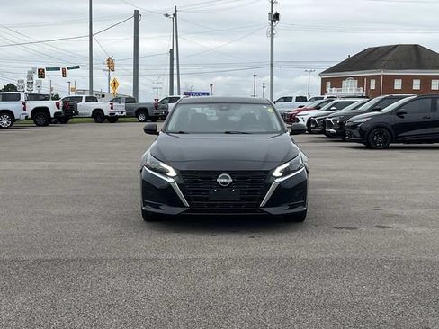 Used 2025 Nissan Altima 2.5 SV FWD image 9