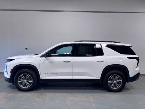 Used 2026 Chevrolet Traverse LT w/ Driver Confidence Package AWD/4WD image 2