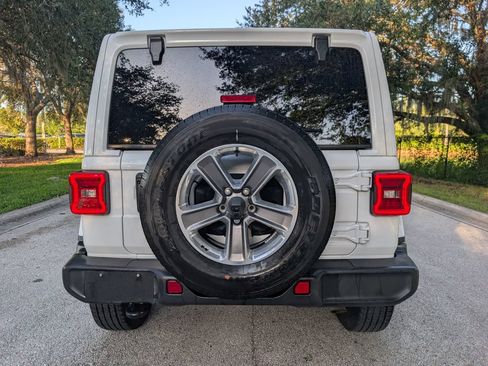 Used 2021 Jeep Wrangler Unlimited Sahara AWD/4WD image 7