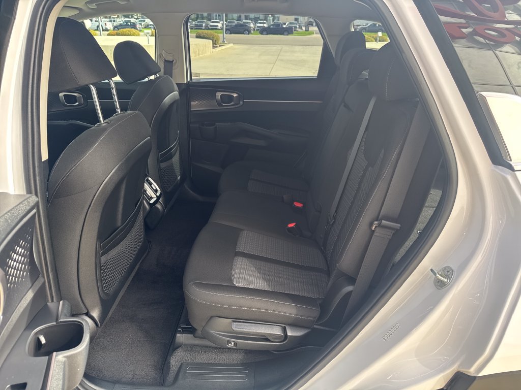 Used 2023 Kia Sorento LX AWD/4WD image 24
