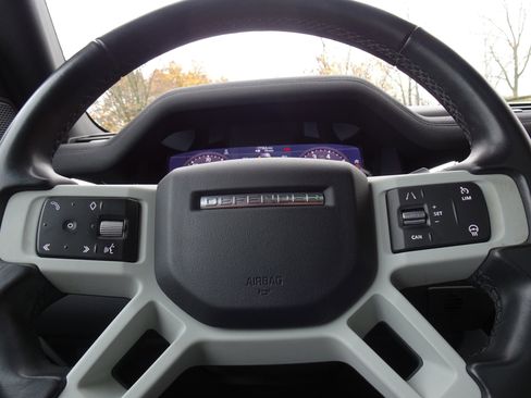 Used 2020 Land Rover Defender 110 First Edition image 32
