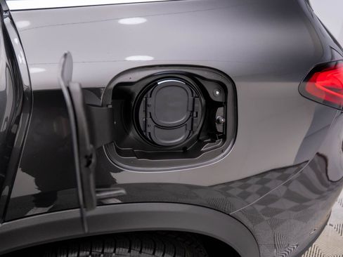 New 2025 Mercedes-Benz GLC 350e 4MATIC image 18