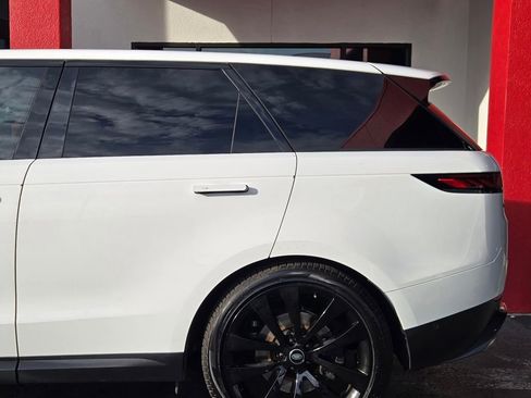 Used 2023 Land Rover Range Rover Sport SE AWD/4WD image 6