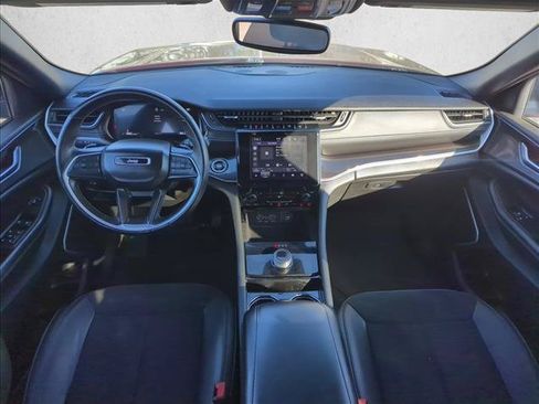 Used 2022 Jeep Grand Cherokee Altitude AWD/4WD image 17
