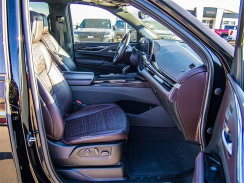 Used 2023 Cadillac Escalade Sport Platinum w/ LPO, ONYX Package image 17