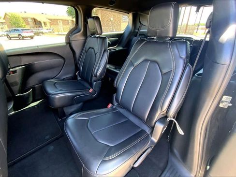 Used 2025 Chrysler Pacifica Select FWD image 21