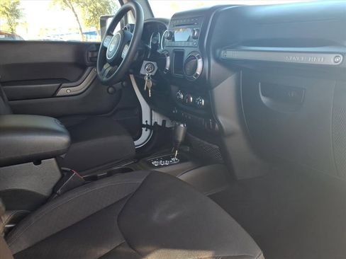 Used 2017 Jeep Wrangler Unlimited Sport image 10