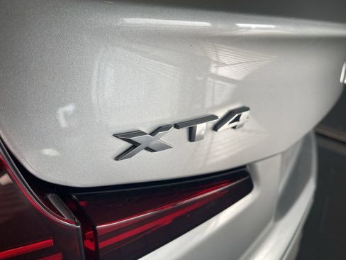 Used 2019 Cadillac XT4 Premium Luxury image 4