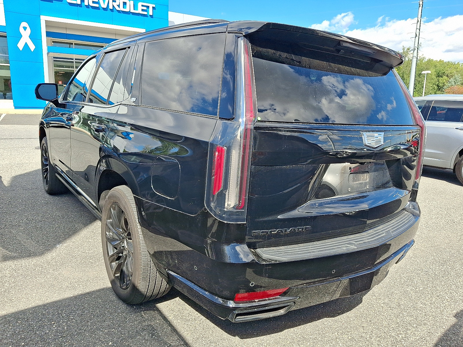 Used 2023 Cadillac Escalade Sport Platinum w/ LPO, ONYX Package AWD/4WD image 4