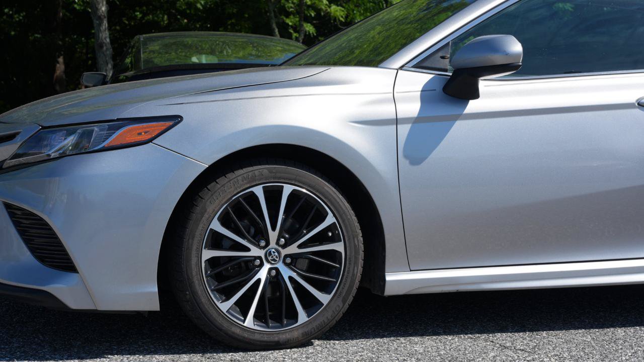 Used 2018 Toyota Camry SE w/ Moonroof Package FWD image 6