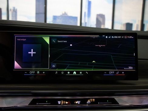 Used 2025 BMW 760i xDrive w/ Premium Package image 19