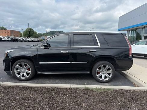 Used 2018 Cadillac Escalade Premium Luxury AWD/4WD image 10