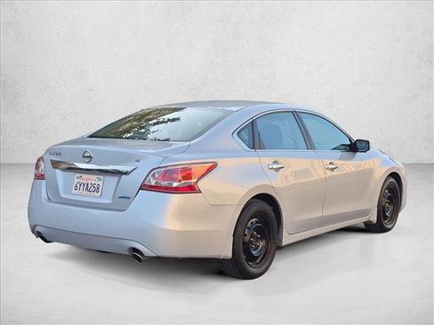 Used 2013 Nissan Altima 2.5 S FWD image 5