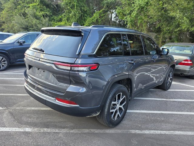 Used 2023 Jeep Grand Cherokee Limited w/ Trailer Tow Prep Group (B) RWD image 2