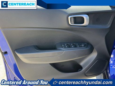 Used 2023 Hyundai Venue SEL FWD image 13