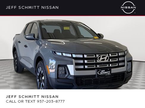 Used 2025 Hyundai Santa Cruz SE AWD/4WD image 1