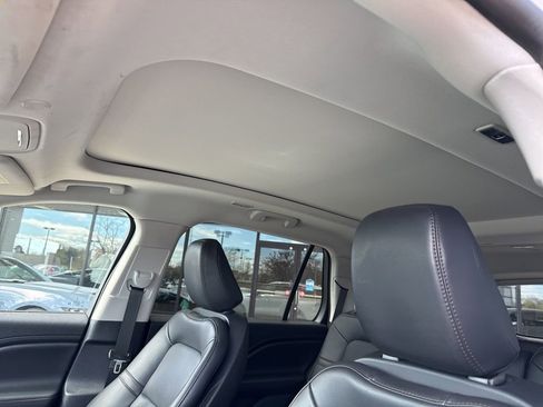 Used 2025 Lincoln Aviator 2WD w/ Jet Appearance Package image 14