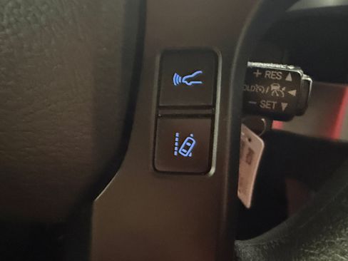 Used 2020 Toyota Tacoma SR AWD/4WD image 30