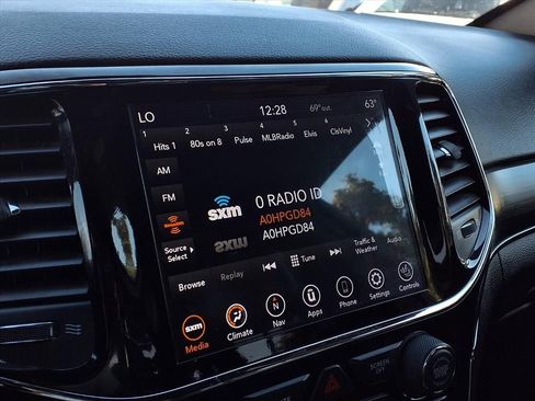 Used 2020 Jeep Grand Cherokee Limited w/ Luxury Group II image 7