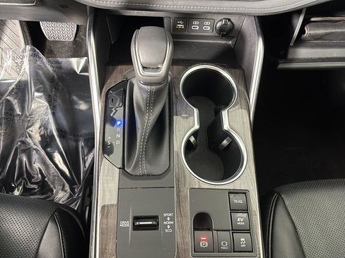 Used 2023 Toyota Highlander Limited image 32