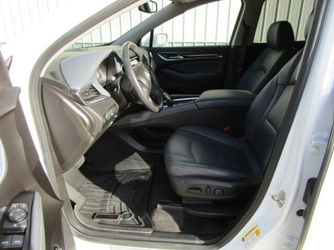 Used 2020 Buick Enclave Essence image 11
