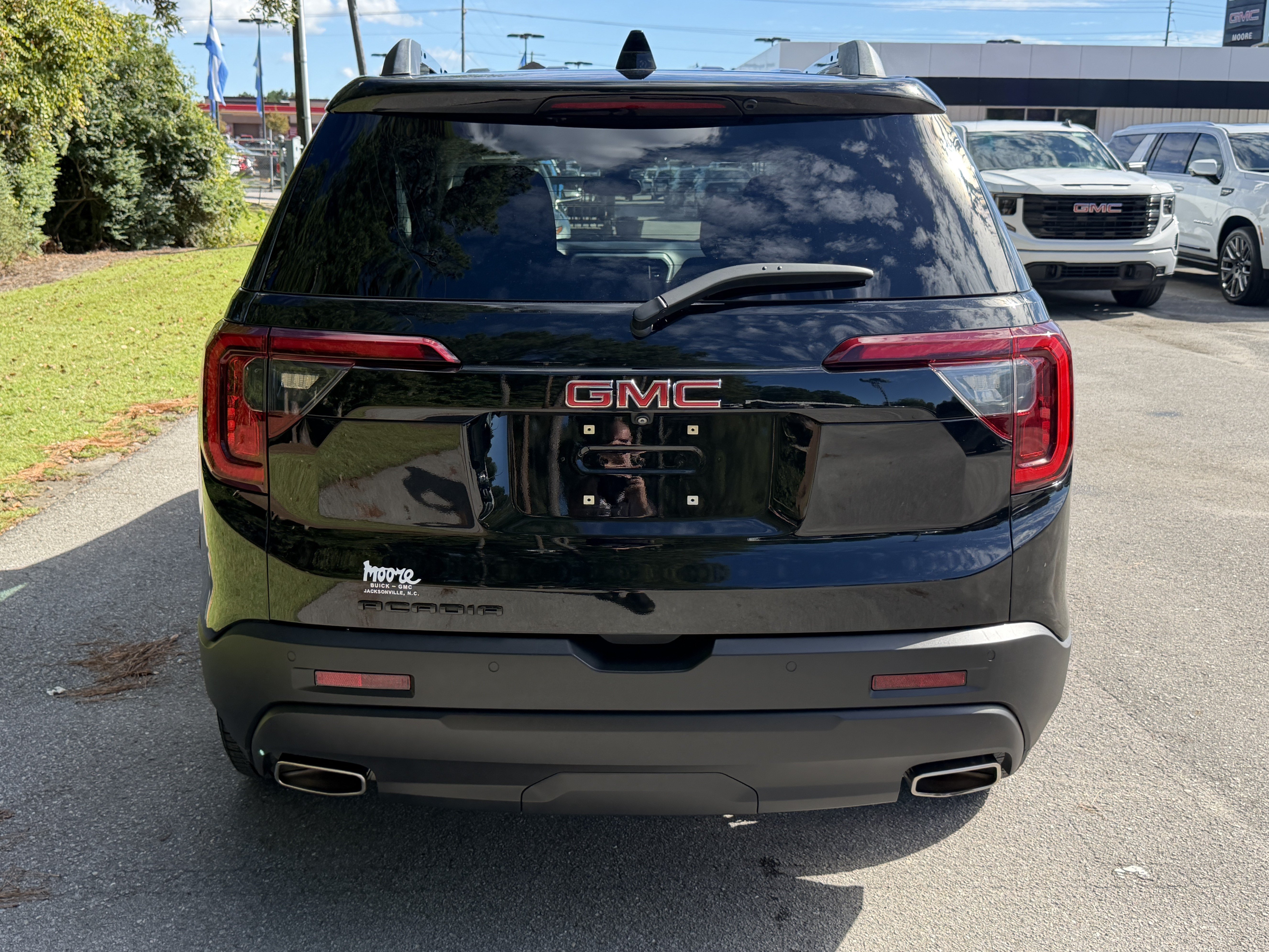 Used 2021 GMC Acadia SLE w/ Driver Convenience Package FWD image 9