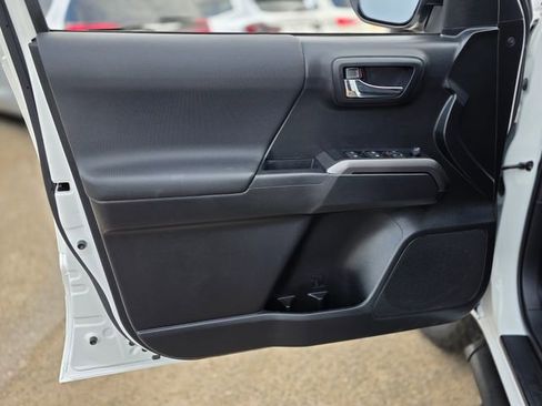 Used 2019 Toyota Tacoma TRD Sport image 22