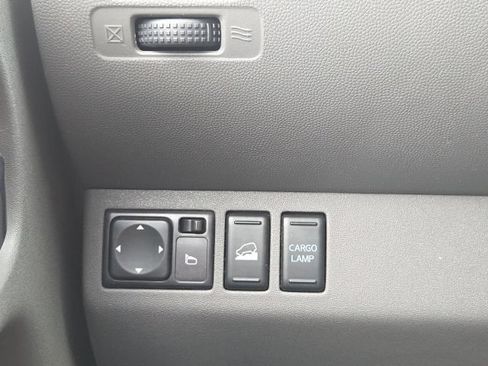 Used 2014 Nissan Frontier SV AWD/4WD image 22