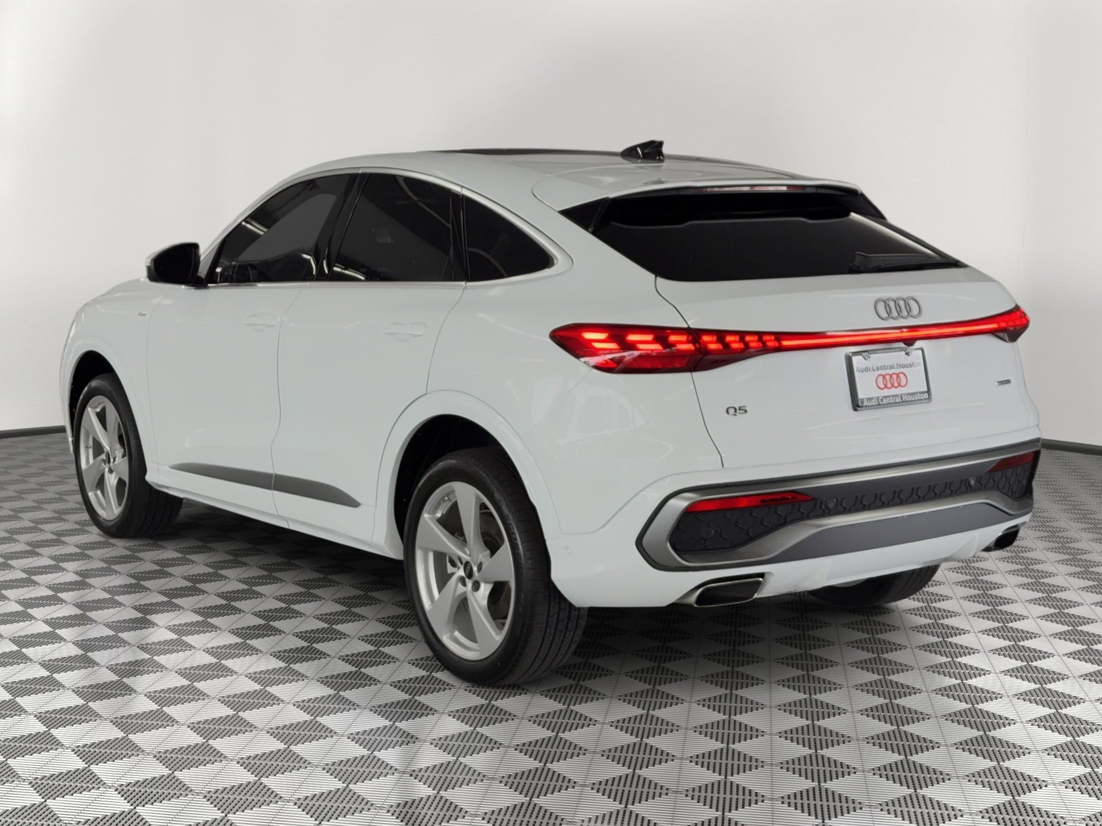 New 2026 Audi Q5 Premium Plus AWD/4WD image 3