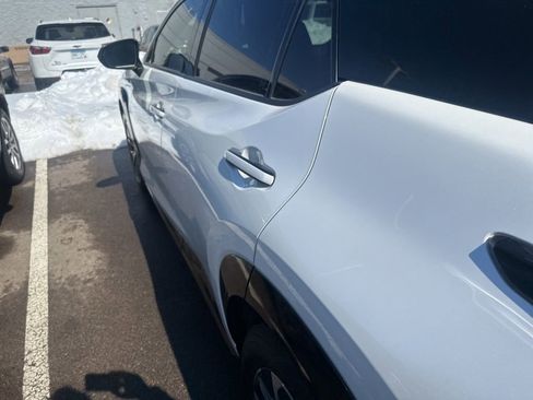 Used 2023 Lexus RZ 450e Premium w/ Technology Package image 21