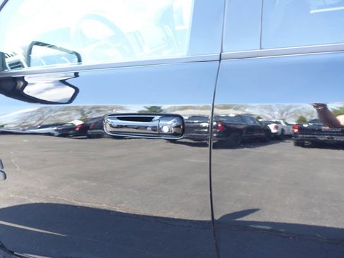 Used 2023 RAM 1500 Classic SLT w/ Electronics Convenience Group AWD/4WD image 15