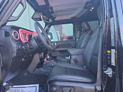 Used 2024 Jeep Wrangler Unlimited Sahara w/ Technology Group AWD/4WD image 5