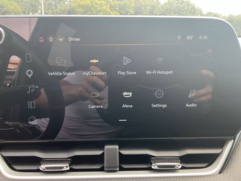 Used 2025 Chevrolet Equinox LT FWD image 26
