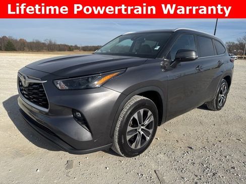 Used 2024 Toyota Highlander XLE image 1