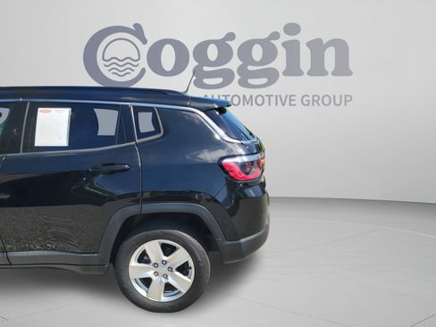 Used 2022 Jeep Compass Latitude w/ Sun and Sound Group AWD/4WD image 30