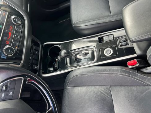 Used 2019 Mitsubishi Outlander SEL AWD/4WD image 15
