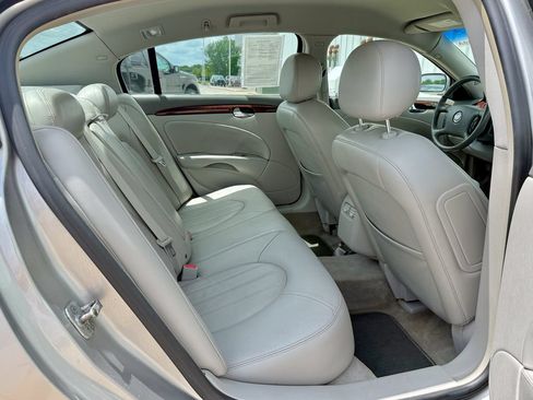 Used 2007 Buick Lucerne CXL w/ Luxury Package FWD image 18