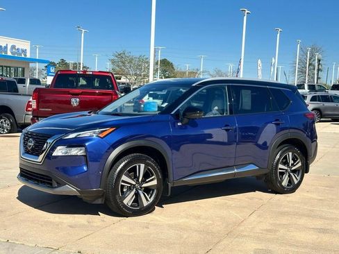 Used 2023 Nissan Rogue SL w/ SL Premium Package image 4