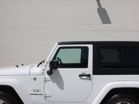 Used 2016 Jeep Wrangler Sahara w/ Dual Top Group AWD/4WD image 17