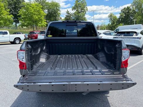 Used 2021 Nissan Titan SV w/ SV Convenience Package AWD/4WD image 7