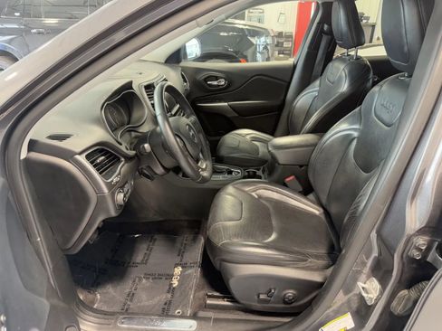 Used 2019 Jeep Cherokee Limited AWD/4WD image 10