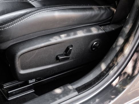 Used 2019 Chrysler 300 S RWD image 43