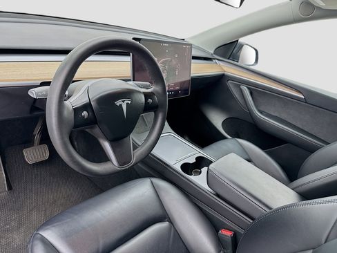 Used 2024 Tesla Model Y Long Range AWD/4WD image 7