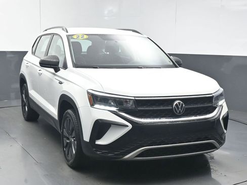 Used 2022 Volkswagen Taos S image 2