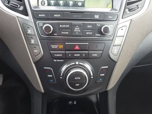 Used 2017 Hyundai Santa Fe SE image 18