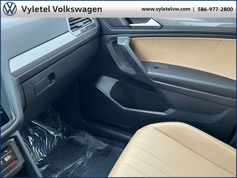 Certified 2022 Volkswagen Tiguan SE image 32